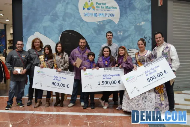 La Falla Campaments recoge su premio del concurso de Portal de la Marina 7 La Falla Campaments gana el concurso fallero del Centro Comercial Portal de la Marina 07