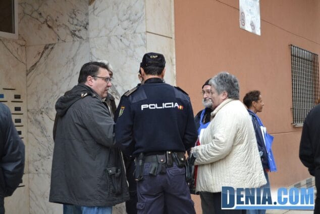 La Plataforma de Afectados por la Hipoteca paraliza un deshucio en Dénia