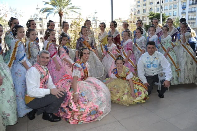 Las Falleras Mayores de dénia asisten a la mascletà de Valencia 02