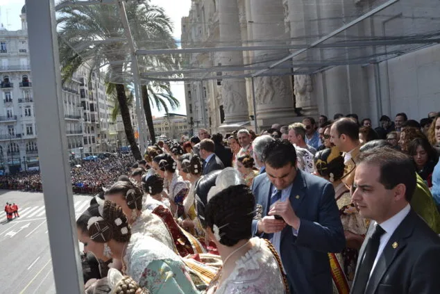 Las Falleras Mayores de dénia asisten a la mascletà de Valencia 03