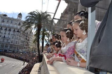 Las Falleras Mayores de dénia asisten a la mascletà de Valencia 03B