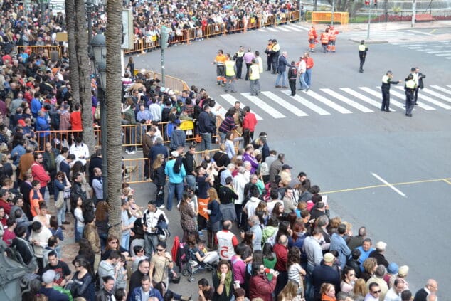Las Falleras Mayores de dénia asisten a la mascletà de Valencia 04