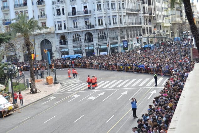 Las Falleras Mayores de dénia asisten a la mascletà de Valencia 06