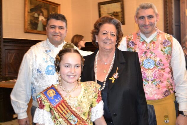Las Falleras Mayores de dénia asisten a la mascletà de Valencia 17