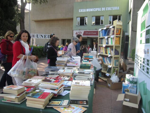 Celebración solidaria del Día del Libro en la UNED de Dénia 05