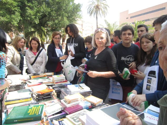 Celebración solidaria del Día del Libro en la UNED de Dénia 08