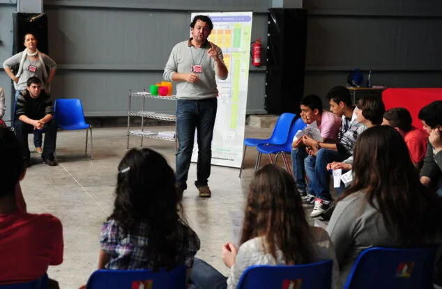 Los estudiantes dianenses se preocupan por las salidas profesionales de los grados medios y superiores 1 Feria del Estudiante en Dénia 01