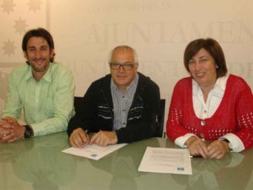 Firma del acuerdo entre el ayuntamiento y la Fundació Baleària