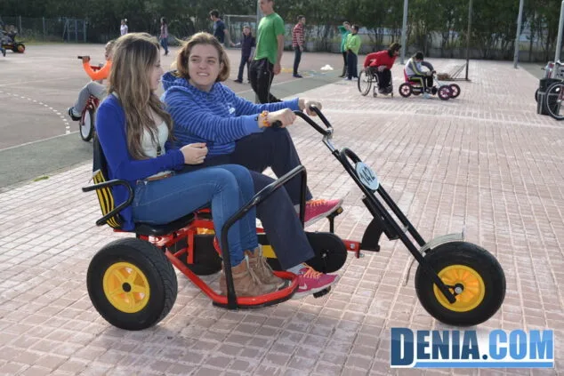 La asociación Condenados al Bordillo estrena vehículos adaptados para sus usuarios 08