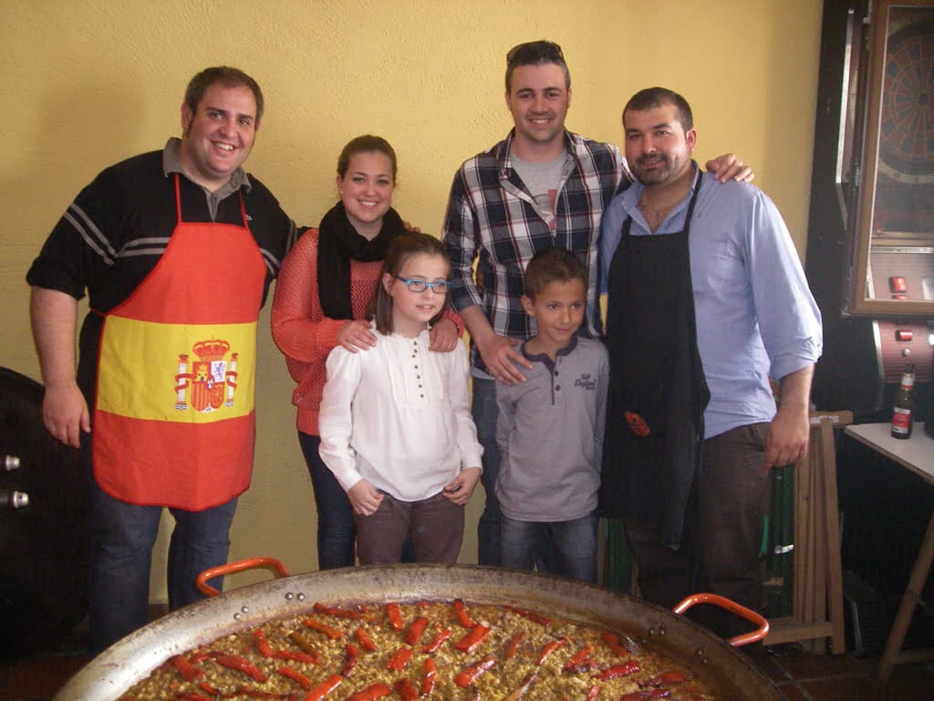 Viernes de casal en la Falla Oeste Viernes de casal en la Falla Oeste