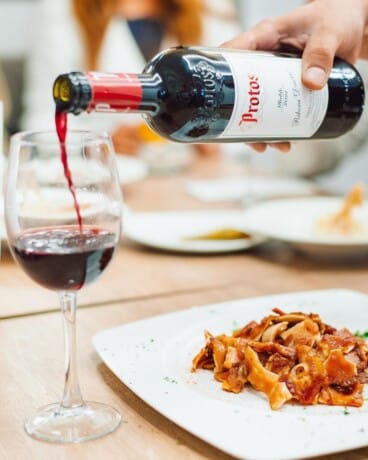 Amplia carta de vinos