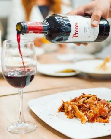 Amplia carta de vinos