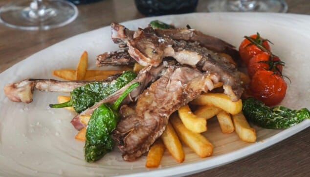 carnes y verduras a la brasa con ahumado de lena