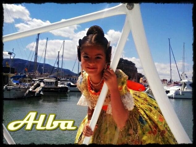 Cinco jóvenes y ocho niñas quieren ser las Falleras Mayores de Dénia 2014 1 Alba Márquez Crespo Falla Saladar