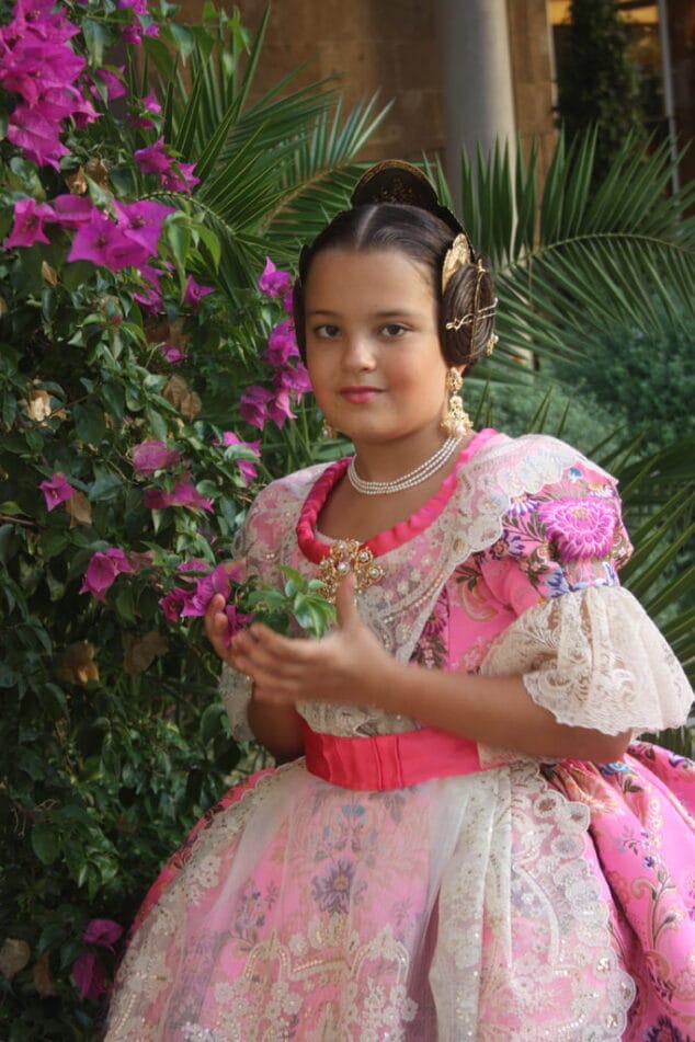 Cinco jóvenes y ocho niñas quieren ser las Falleras Mayores de Dénia 2014 2 Diana Asunción Malonda Falla Darrere del Castell