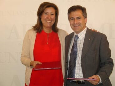 Dénia firma un convenio con Cruz Roja