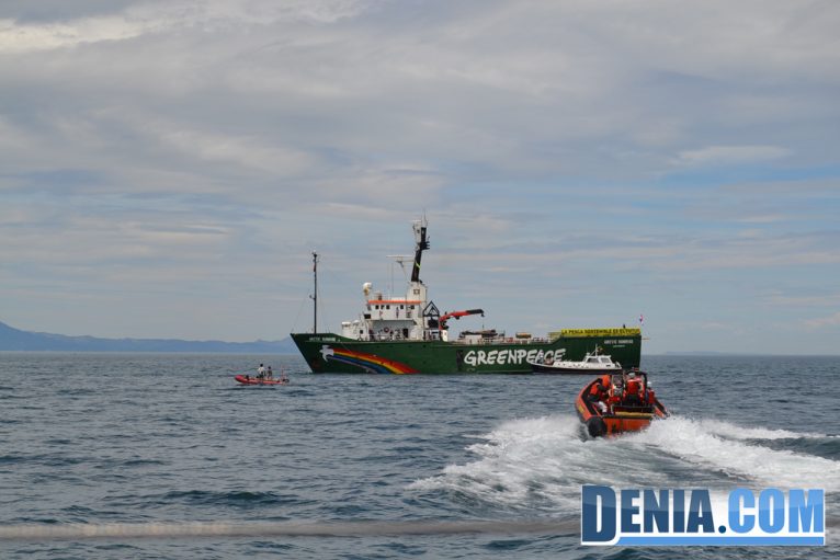 El Arctic Sunrise de Greenpeace visita Dénia 11
