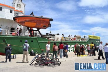El Arctic Sunrise de Greenpeace visita Dénia 38