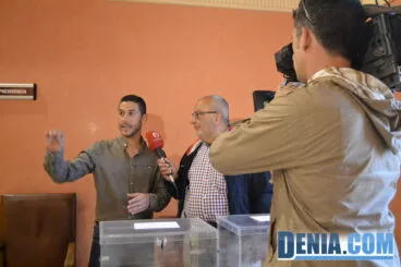 Elección de las nuevas Falleras Mayores de Dénia – Sara Femenía y Paloma Mengual 01