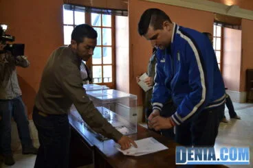 Elección de las nuevas Falleras Mayores de Dénia – Sara Femenía y Paloma Mengual 02