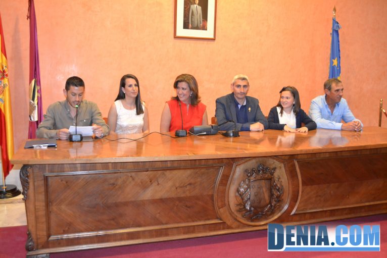 Elección de las nuevas Falleras Mayores de Dénia - Sara Femenía y Paloma Mengual 10