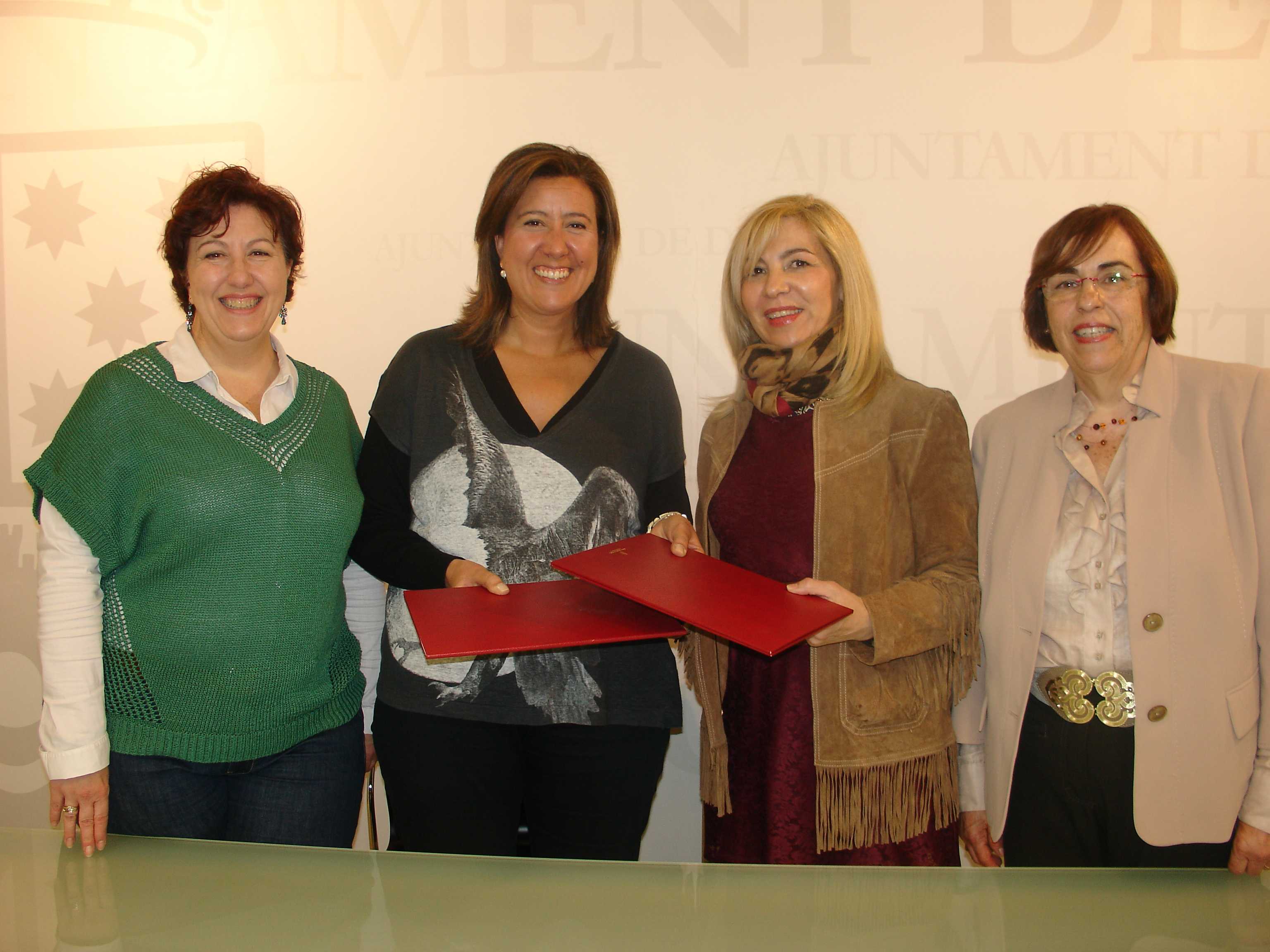 Firma del convenio entre APROSDECO y el ayuntamiento de Dénia 01