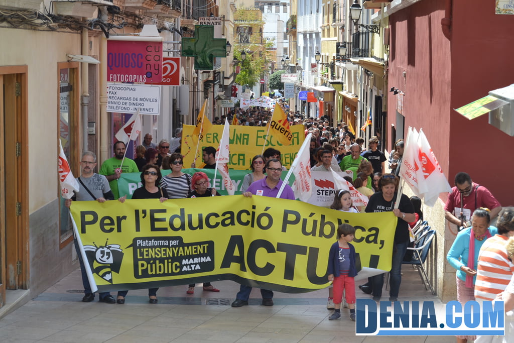 Manifestación en contra de los recortes en educación en Dénia 11