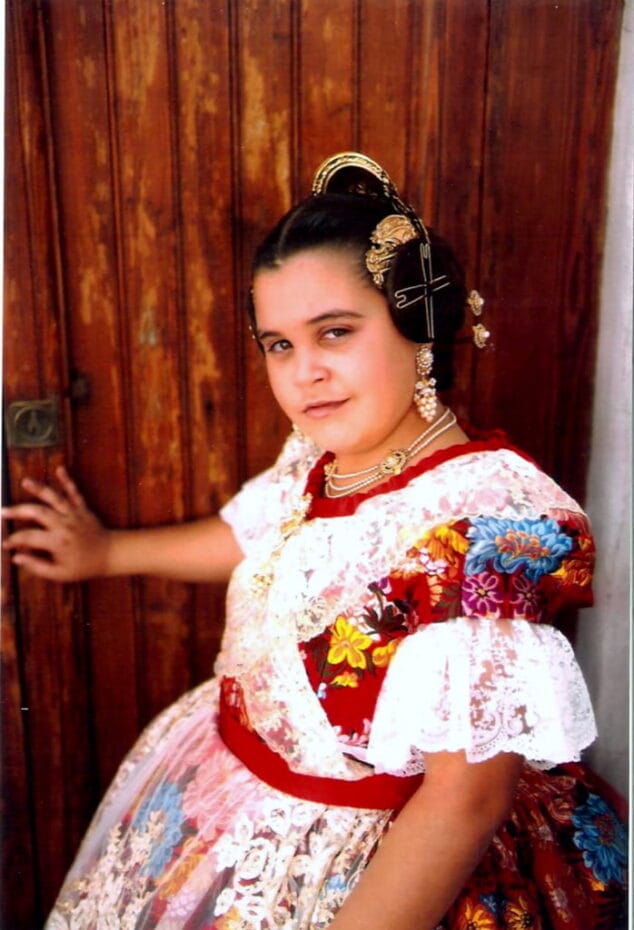 Cinco jóvenes y ocho niñas quieren ser las Falleras Mayores de Dénia 2014 4 Miriam León Álvarez Falla Camp Roig