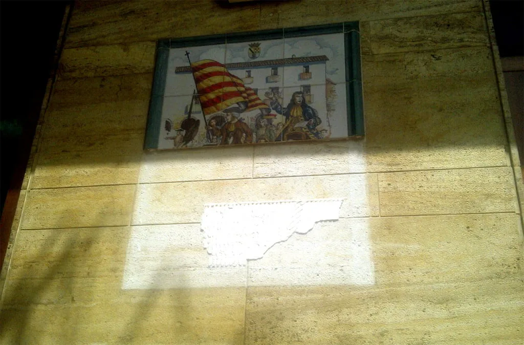 Mosaico dedicado a Joan Baptista Basset en Dénia