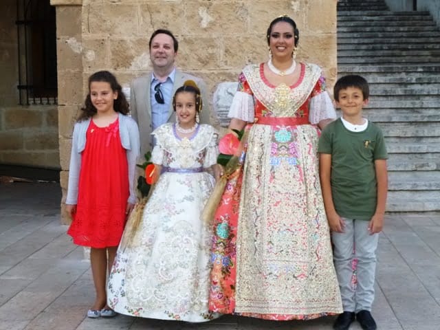 Falla Baix la Mar: Comida italiana... la fiesta de los más pequeños 1 Cargos de Baix la Mar con sus representantes en la junta