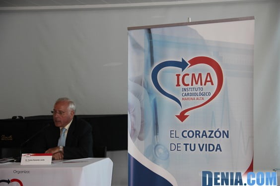Dr. Carlos Ferrando zit de inhuldiging van ICMA voor