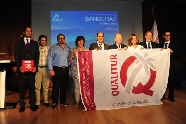 La bandera Qualitur premia la excelencia de las playas de Dénia 3 Entrega de la bandera Qualitur 2013 a las playas de Dénia 01