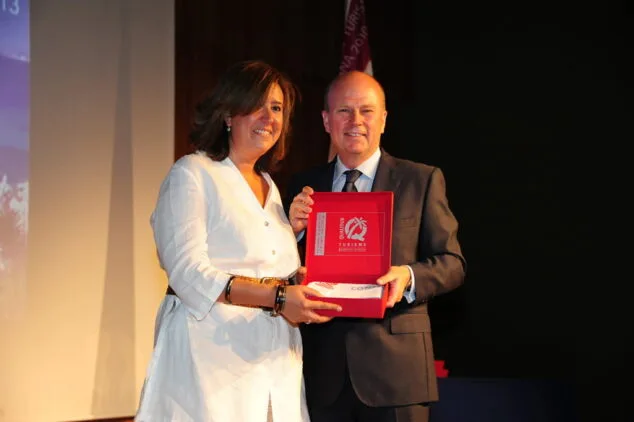 La bandera Qualitur premia la excelencia de las playas de Dénia 1 Entrega de la bandera Qualitur 2013 a las playas de Dénia 02