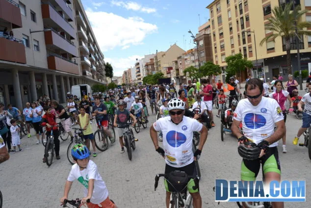 La solidaridad de Cholet trae a Dénia 5.474 euros en bicicleta 4 Llegada de los ciclistas de la carrera solidaria Cholet Dénia 04