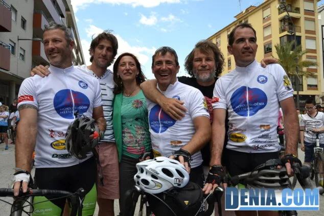 La solidaridad de Cholet trae a Dénia 5.474 euros en bicicleta 9 Llegada de los ciclistas de la carrera solidaria Cholet Dénia 09