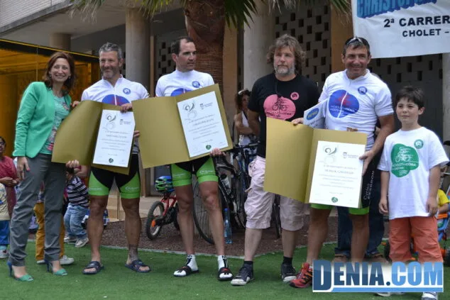 La solidaridad de Cholet trae a Dénia 5.474 euros en bicicleta 13 Llegada de los ciclistas de la carrera solidaria Cholet Dénia 12