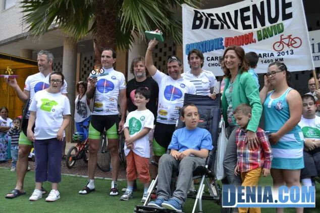 La solidaridad de Cholet trae a Dénia 5.474 euros en bicicleta 14 Llegada de los ciclistas de la carrera solidaria Cholet Dénia 13