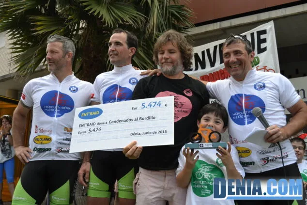 La solidaridad de Cholet trae a Dénia 5.474 euros en bicicleta 17 Llegada de los ciclistas de la carrera solidaria Cholet Dénia 16