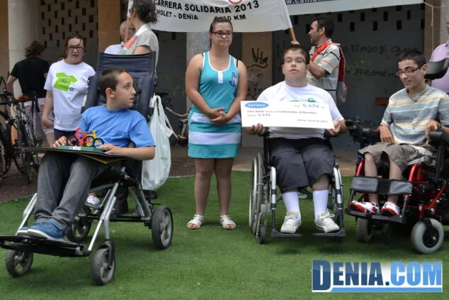 La solidaridad de Cholet trae a Dénia 5.474 euros en bicicleta 20 Llegada de los ciclistas de la carrera solidaria Cholet Dénia 19