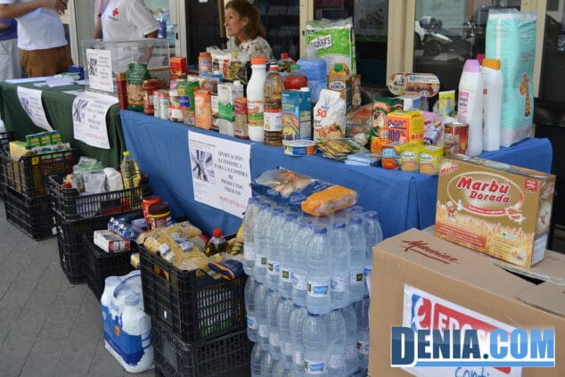 La solidaridad dianense pesa más de 2 toneladas 1 Recogida de alimentos en Dénia 01
