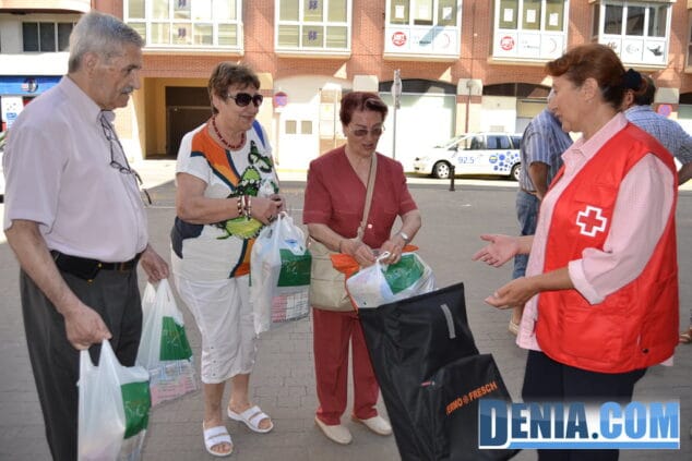 La solidaridad dianense pesa más de 2 toneladas 3 Recogida de alimentos en Dénia 03
