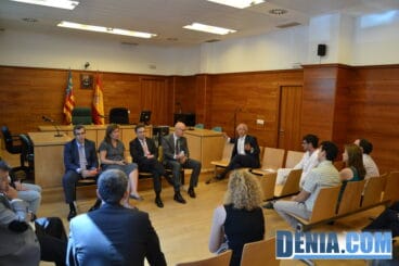 Reunión del conseller Castellano con profesionales de la justicia de Dénia