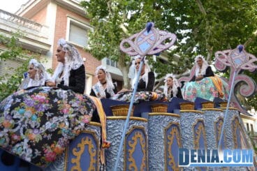 02 Carrozas de Dénia 2013 – Belleas del Foc de Alicante