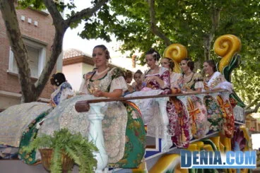 04 Carrozas de Dénia 2013 – Carroza de invitadas de honor