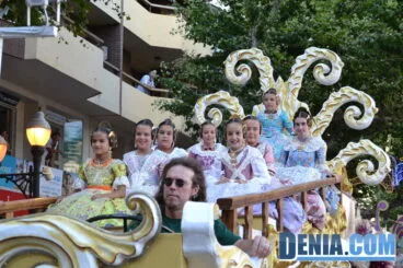 06 Carrozas de Dénia 2013 – Fallera Mayor Infantil de Dénia