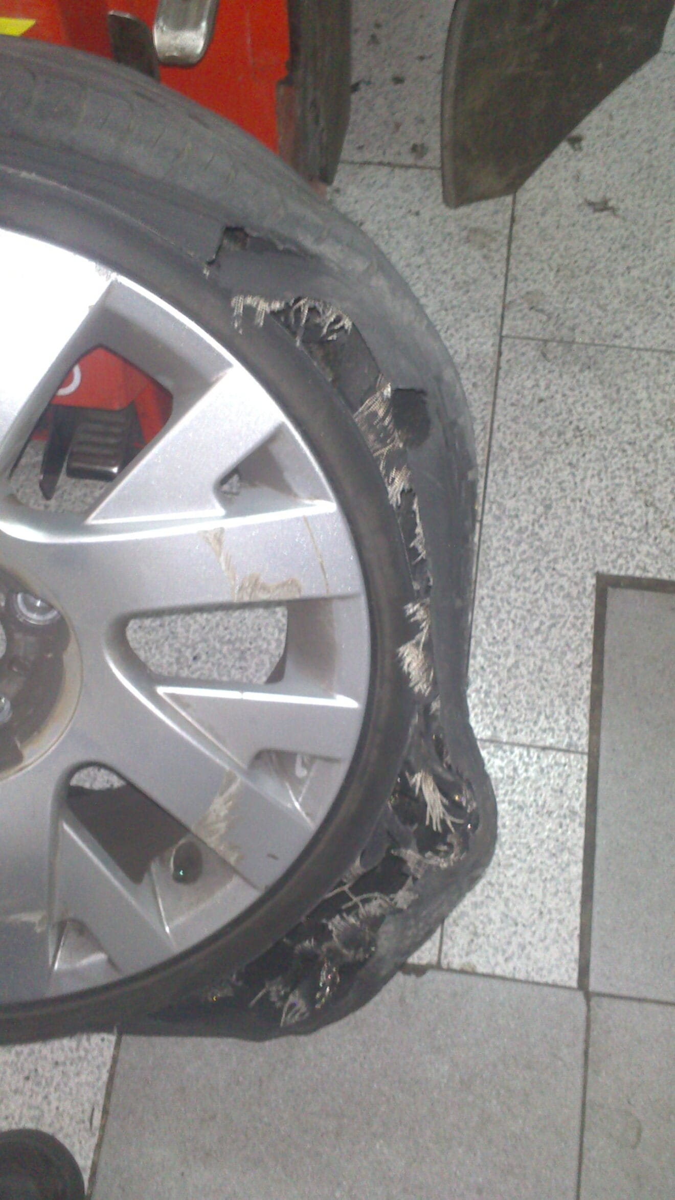 Consejos para un buen uso de los neumáticos, ejemplo neumático sin mantenimiento