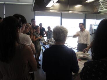 El cocinero de Dénia Quique Dacosta clausura el curso de la UNED de Dénia bajo el título Gamba Roja recursos de las zonas turísticas II