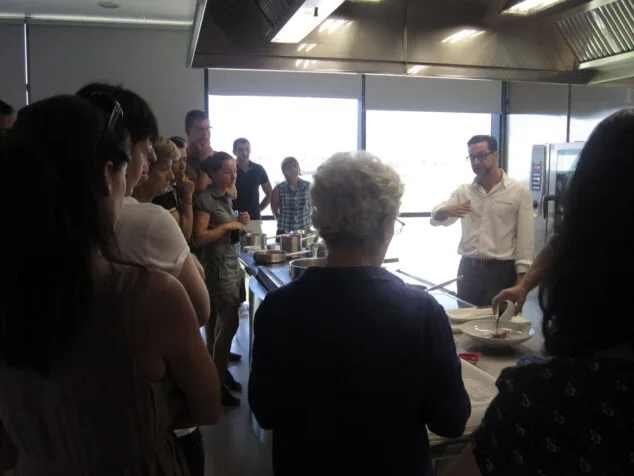 Quique Dacosta clausura el curso sobre Gamba Roja de Dénia realizado por la UNED 1 El cocinero de Dénia Quique Dacosta clausura el curso de la UNED de Dénia bajo el título Gamba Roja recursos de las zonas turísticas II