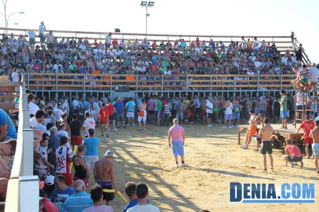 Fiestas de Déniasábado 6 de julio bous a la mar 3