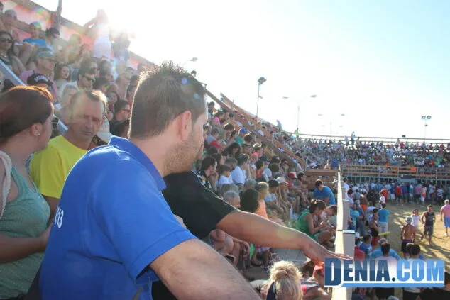 Fiestas de Déniasábado 6 de julio bous a la mar 4